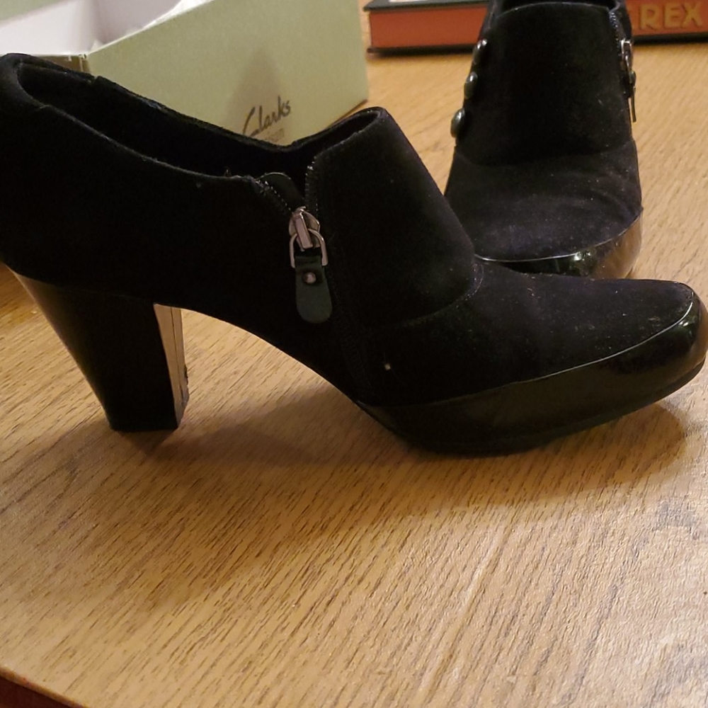 Clark's artisan  black suede shoes